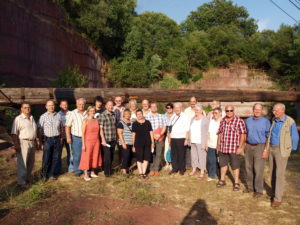 SPD-Fraktion im Steinbruch Michelbau Niddas SPD-Fraktion setzte ihre traditionellen Rundgänge durch die Stadtteile mit einem Besuch in Michelnau fort. Im Steinbruch berichteten Lothar Noll und Gernot Diehl über die in den vergangenen Wochen geleisteten Arbeiten.