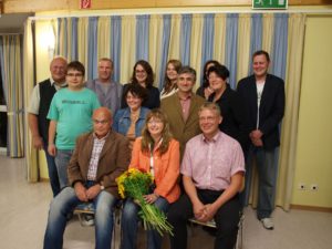 Der neue Vorstand des SPD-Ortsvereins Nidda mit (vorne sitzend) der Vorsitzenden Christine Jäger und den beiden Stellvertretern Klaus Peter Cos (links) und Tobias Riesbeck. Hinten in der Mitte die Landtagsabgeordnete Lisa Gnadl. Der neue Vorstand des SPD-Ortsvereins Nidda mit (vorne sitzend) der Vorsitzenden Christine Jäger und den beiden Stellvertretern Klaus Peter Cos (links) und Tobias Riesbeck. Hinten in der Mitte die Landtagsabgeordnete Lisa Gnadl. Der neue Vorstand des SPD-Ortsvereins Nidda mit (vorne sitzend) der Vorsitzenden Christine Jäger und den beiden Stellvertretern Klaus Peter Cos (links) und Tobias Riesbeck. Hinten in der Mitte die Landtagsabgeordnete Lisa Gnadl. Der neue Vorstand des SPD-Ortsvereins Nidda mit (vorne sitzend) der Vorsitzenden Christine Jäger und den beiden Stellvertretern Klaus Peter Cos (links) und Tobias Riesbeck. Hinten in der Mitte die Landtagsabgeordnete Lisa Gnadl.
