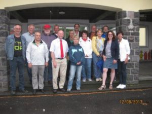 Letzte Station der Sommertour der SPD-Stadtverordnetenfraktion war Ober-Schmitten. Ortsvorsteher Andreas Prasse (3.v.l.) informierte die Gruppe über Probleme und Pläne.